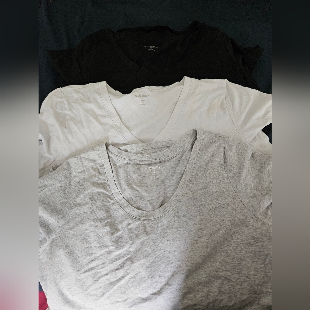 3 pack of maternity shirts